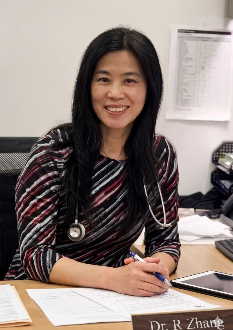 Portrait of Dr Hongxia Rena Zhang, BMed, MMed, MD(Oncology), DipPallCare, FRACGP, at SMSG