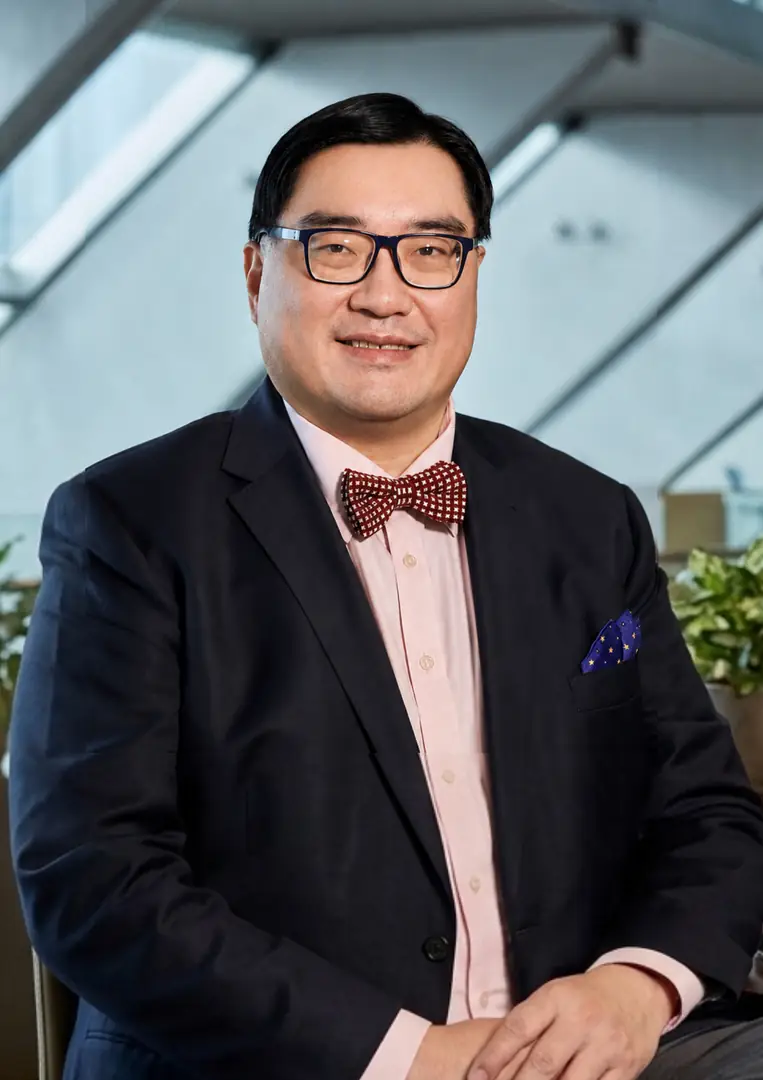 Portrait of Prof Danforn Lim, MBBS, BSc(Med), MMed, PhD, MD, BHltSc, ClinDipPallMed(RACP), DCH, MAppSc(Acup), MAppMgt (Health), RCMP(Acup & CHM), FRACGP, FASLM, AFCHSM, CHM, at SMSG